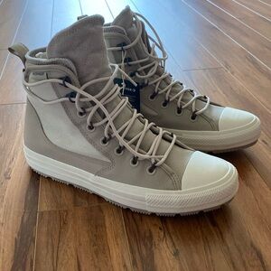Converse lines boots size 8.5